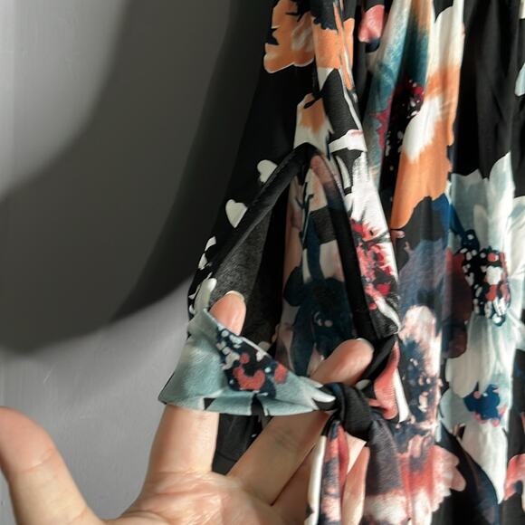 Pink Blush Maternity Black Floral Off Shoulder Top Slit Sleeves Size Medium - Picture 4 of 8